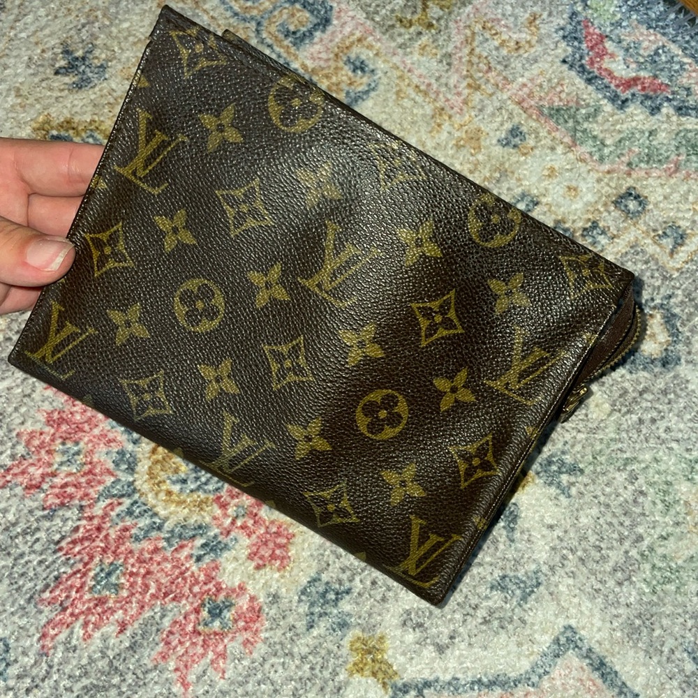 Louis Vuitton - Picture 10 of 12